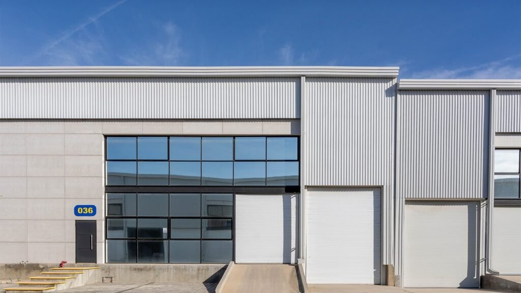 Fachada de nave industrial en Capithal Park Colotlan, Zapopan Norte, Jalisco